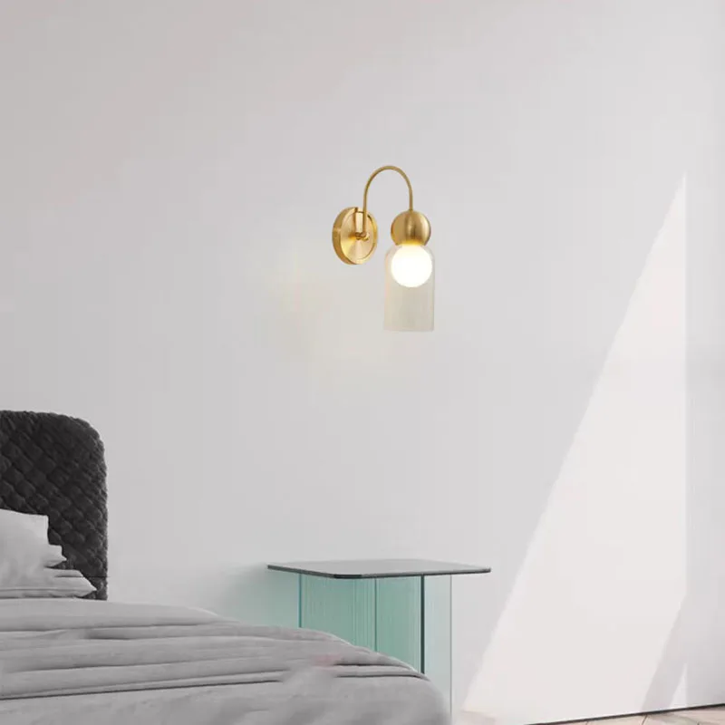 applique murale moderne en verre et cuivre design élégant pour intérieur - Image 3