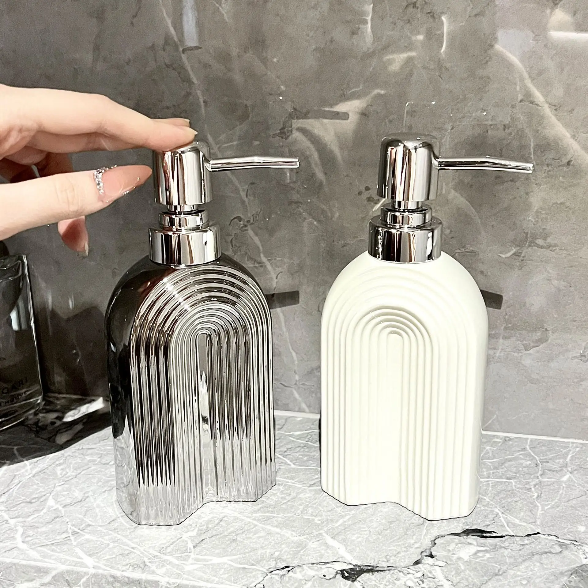 bouteille créative de désinfectant pour les mains luxe salle de bain - Image 3