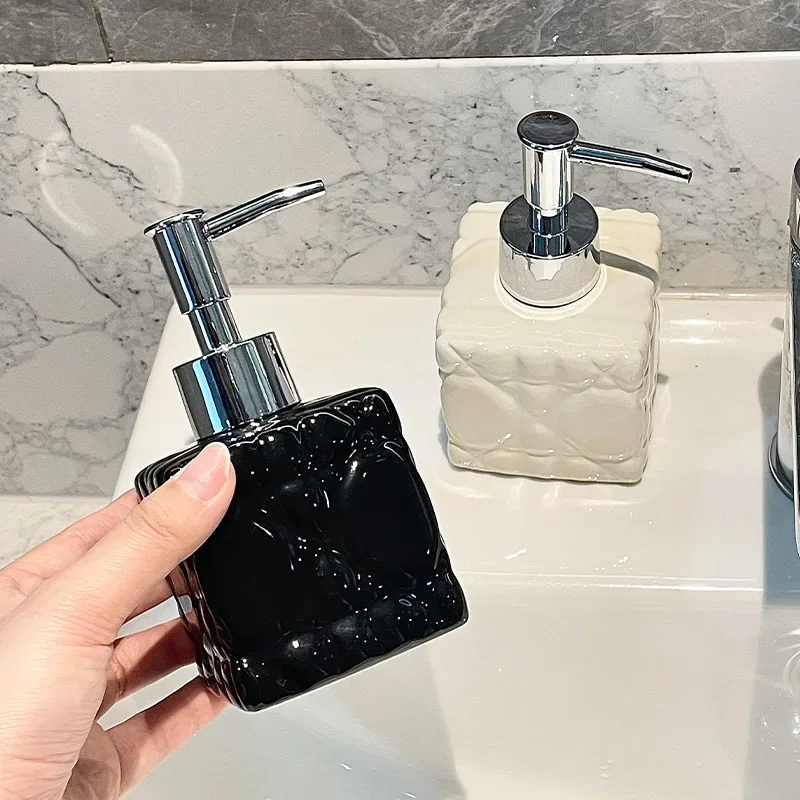 bouteille en céramique pour gel et désinfectant à main - Image 2