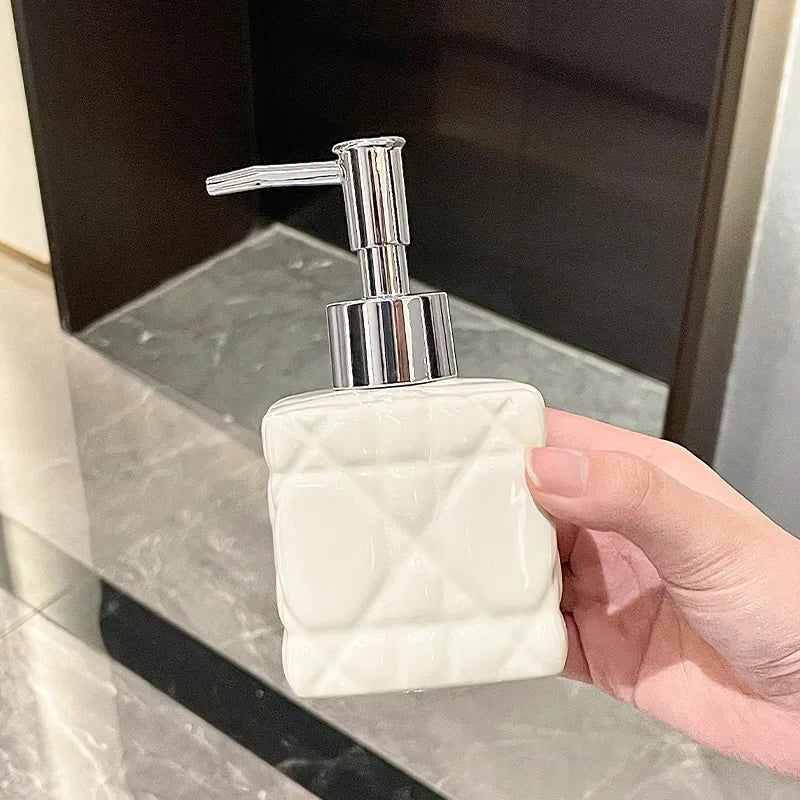 bouteille en céramique pour gel et désinfectant à main - Image 4