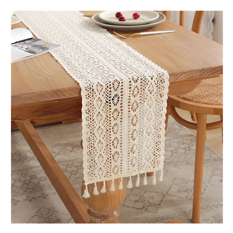 Chemin de table beige dentelle crochet vintage pompons - Image 3