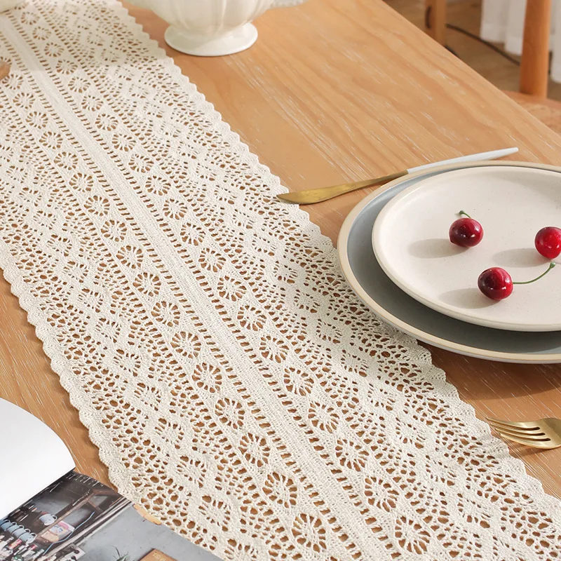 Chemin de table beige dentelle crochet vintage pompons - Image 4
