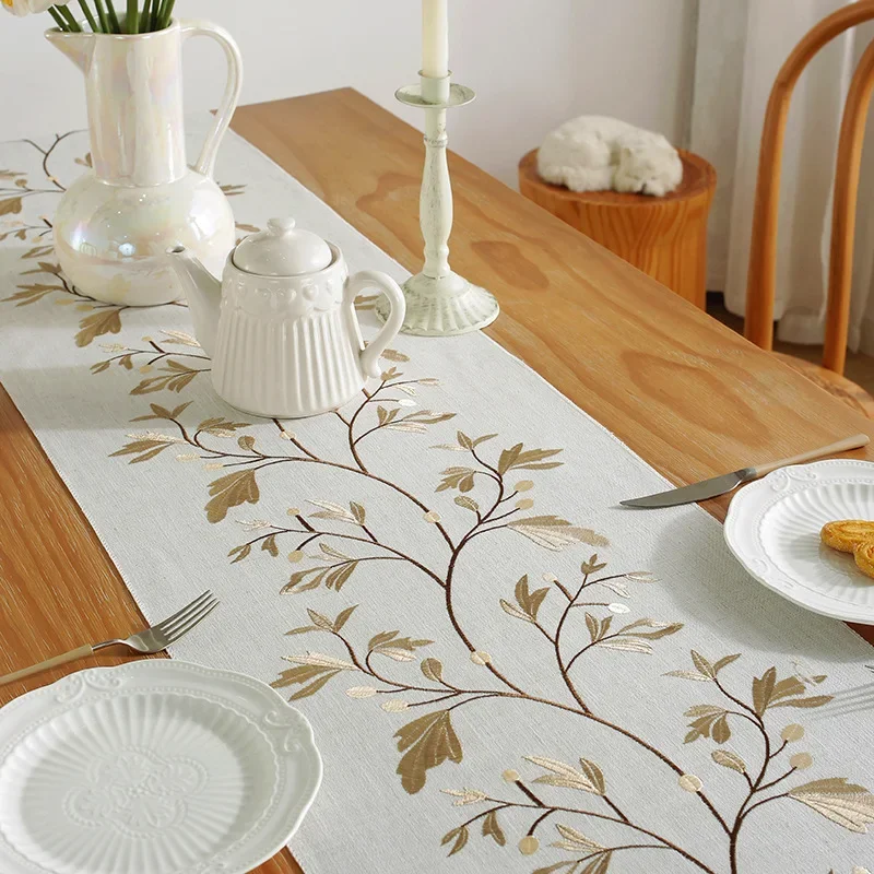 Chemin de table coton lin brodé fleuri pompons - Image 4