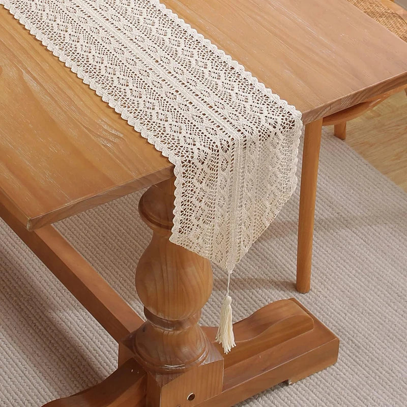 Chemin de table dentelle crochet bohème pompons coton - Image 3