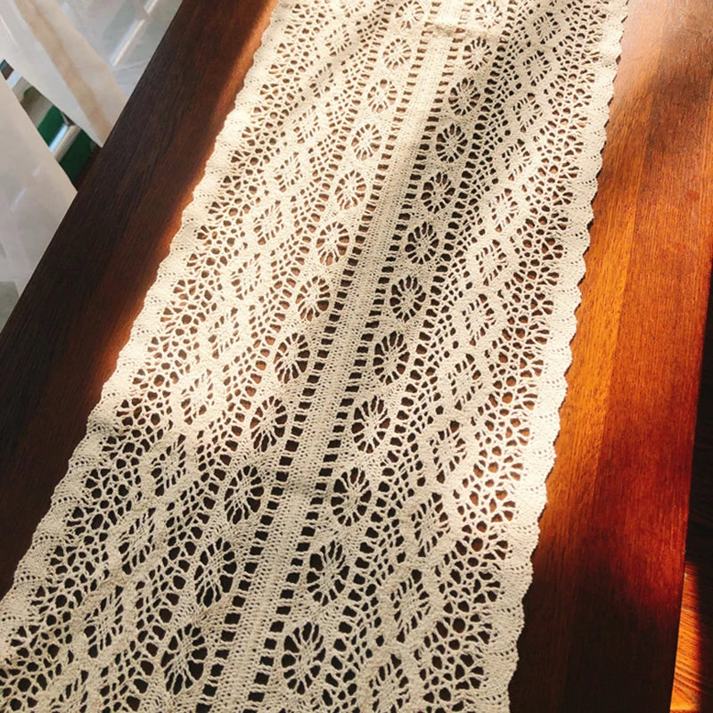 Chemin de table dentelle crochet bohème pompons écru - Image 5