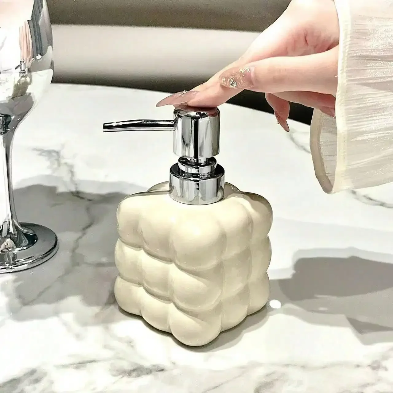 distributeur de savon liquide en céramique pour la salle de bain - Image 5