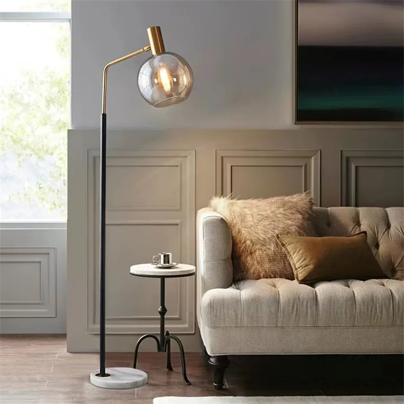 lampadaire doré et noir en métal et verre pour intérieur - Image 2