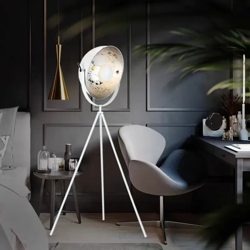 lampadaire industriel réglable avec trépied flexible pour intérieur moderne - Image 4