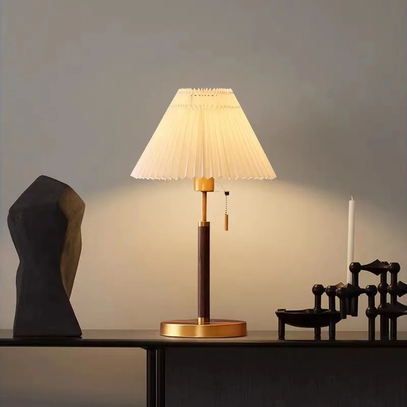 lampadaire vintage en bois avec tissu plissé design élégant - Image 5