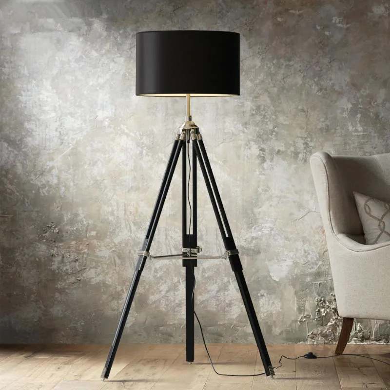 lampe à poser trépied en bois style industriel moderne - Image 4