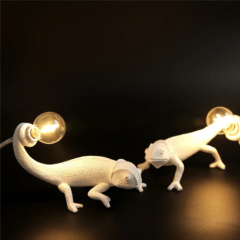 lampe de bureau lézard caméléon moderne et ludique en résine - Image 3