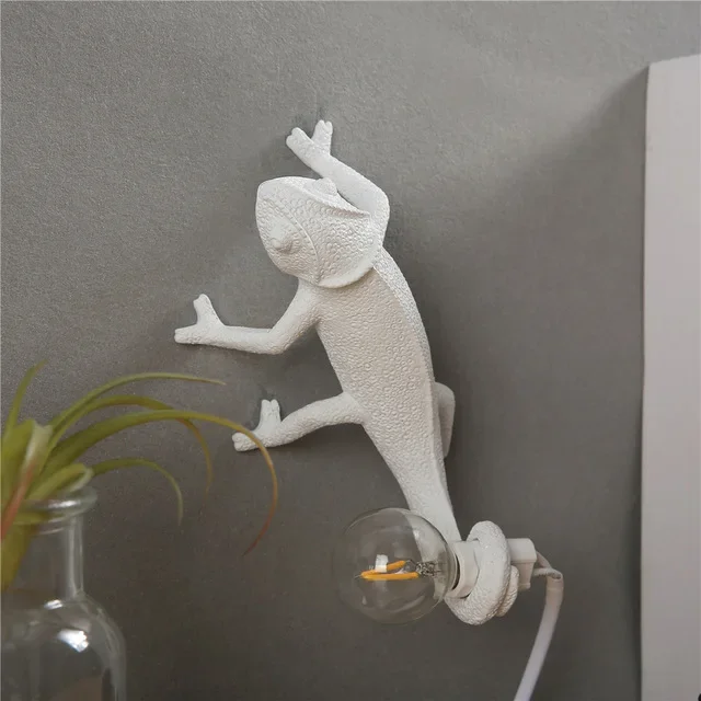 lampe de bureau lézard caméléon moderne et ludique en résine - Image 7