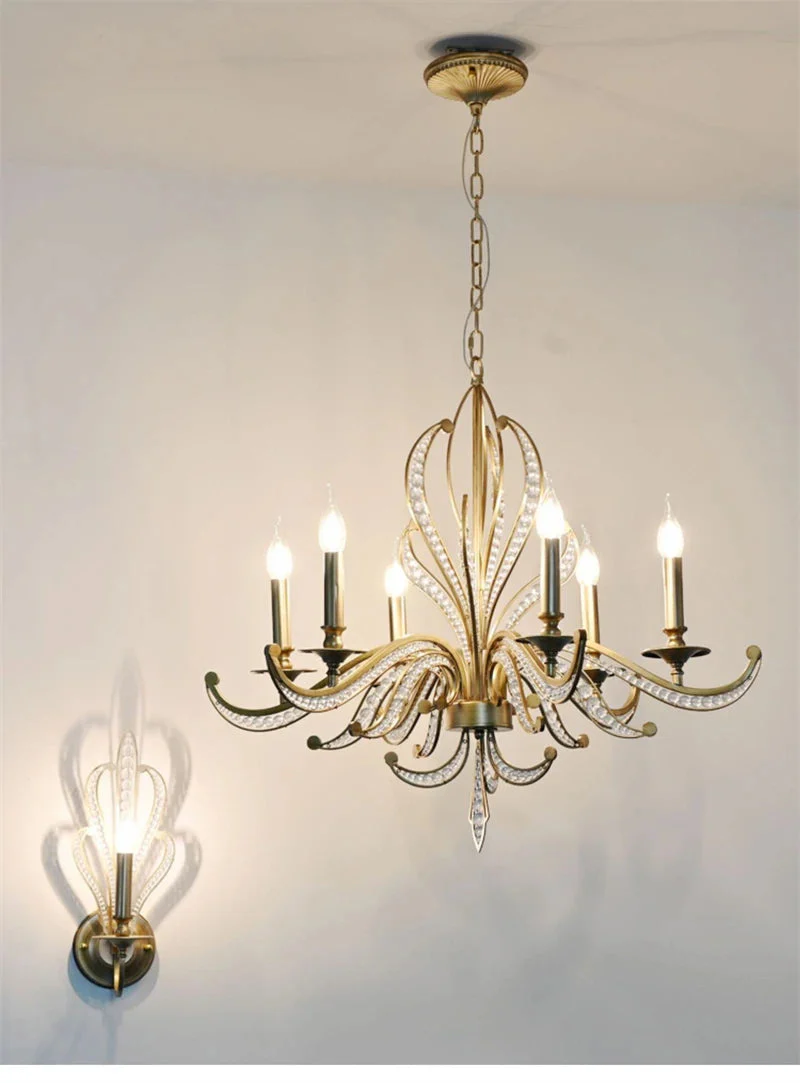 lustre en métal doré antique avec décoration en cristal - Image 3