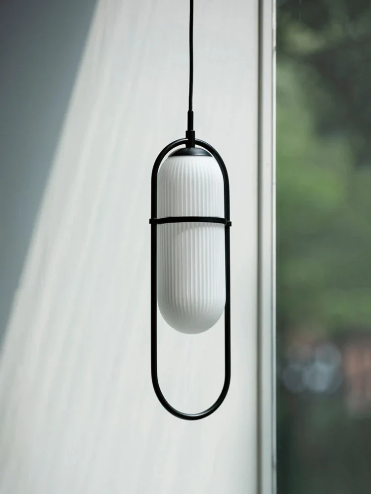 lustre simple au style industriel moderne en verre et métal - Image 2