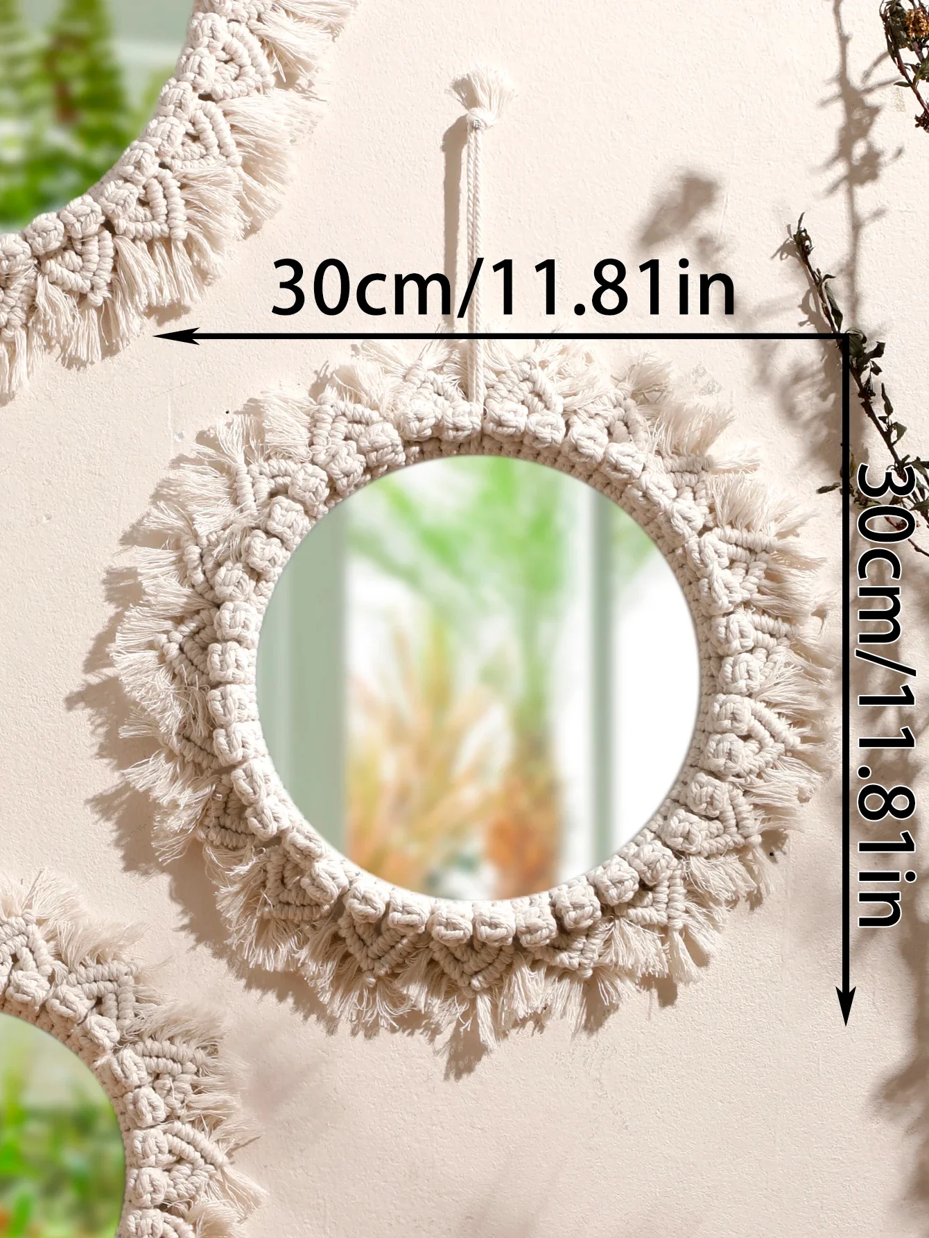 miroir suspendu en macramé décoratif avec pompons tissés - Image 10
