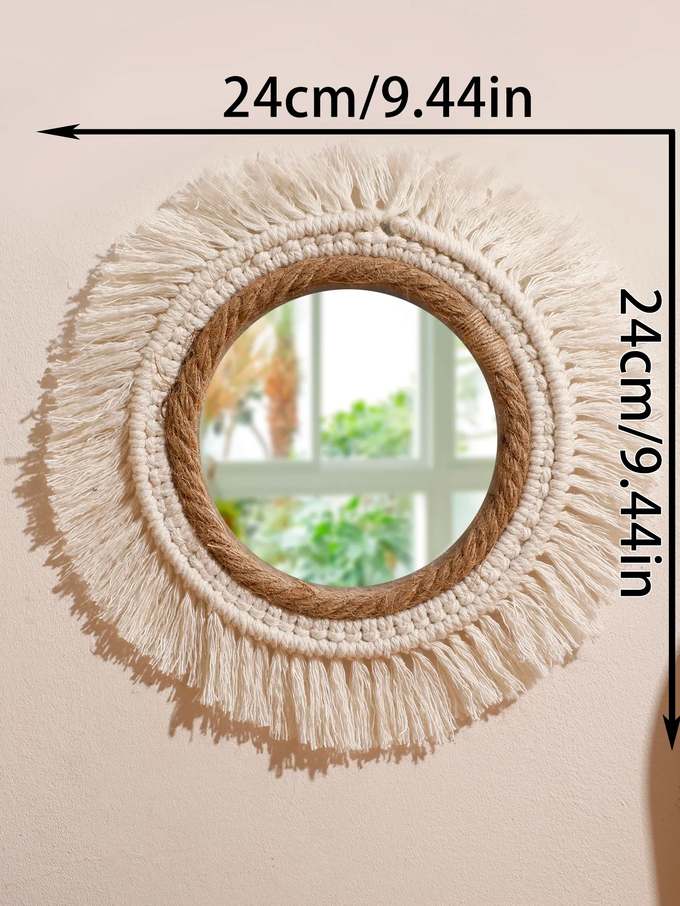 miroir suspendu en macramé décoratif avec pompons tissés - Image 14