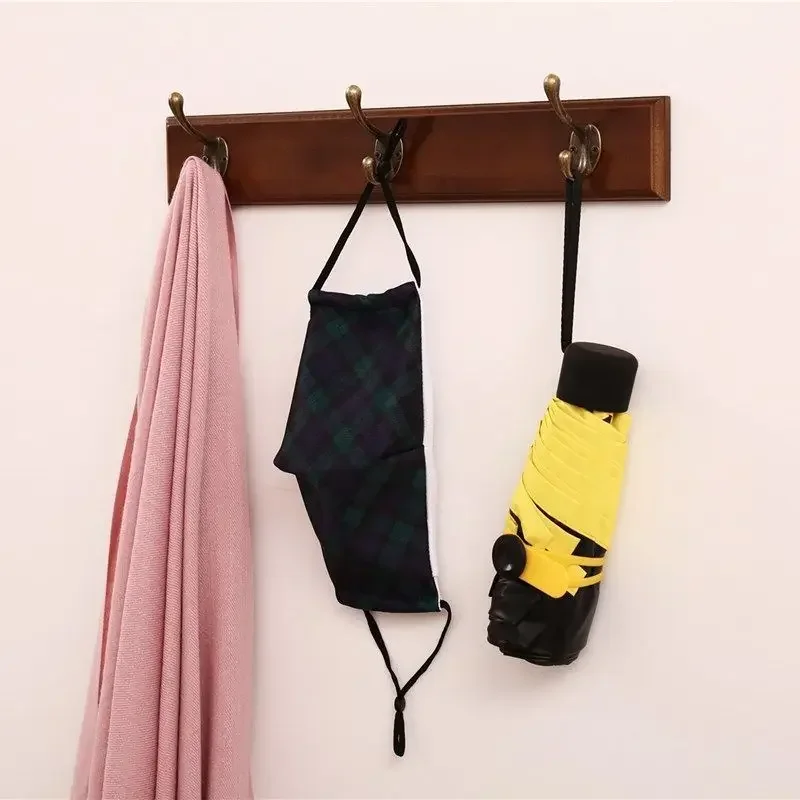 porte-manteau mural en bois massif avec crochets et cintres décoratifs - Image 2