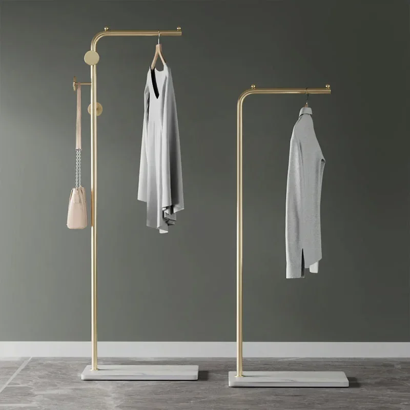 porte-vêtements nordique léger et moderne pour rangement élégant