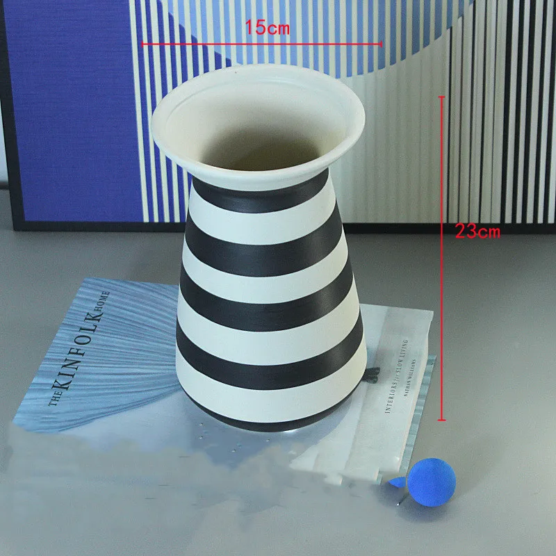 vase en céramique à rayures géométriques pour décoration intérieure - Image 7
