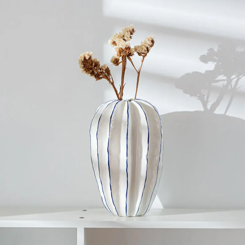 vase en céramique carambola pour décoration artisanale avec fleurs séchées - Image 3