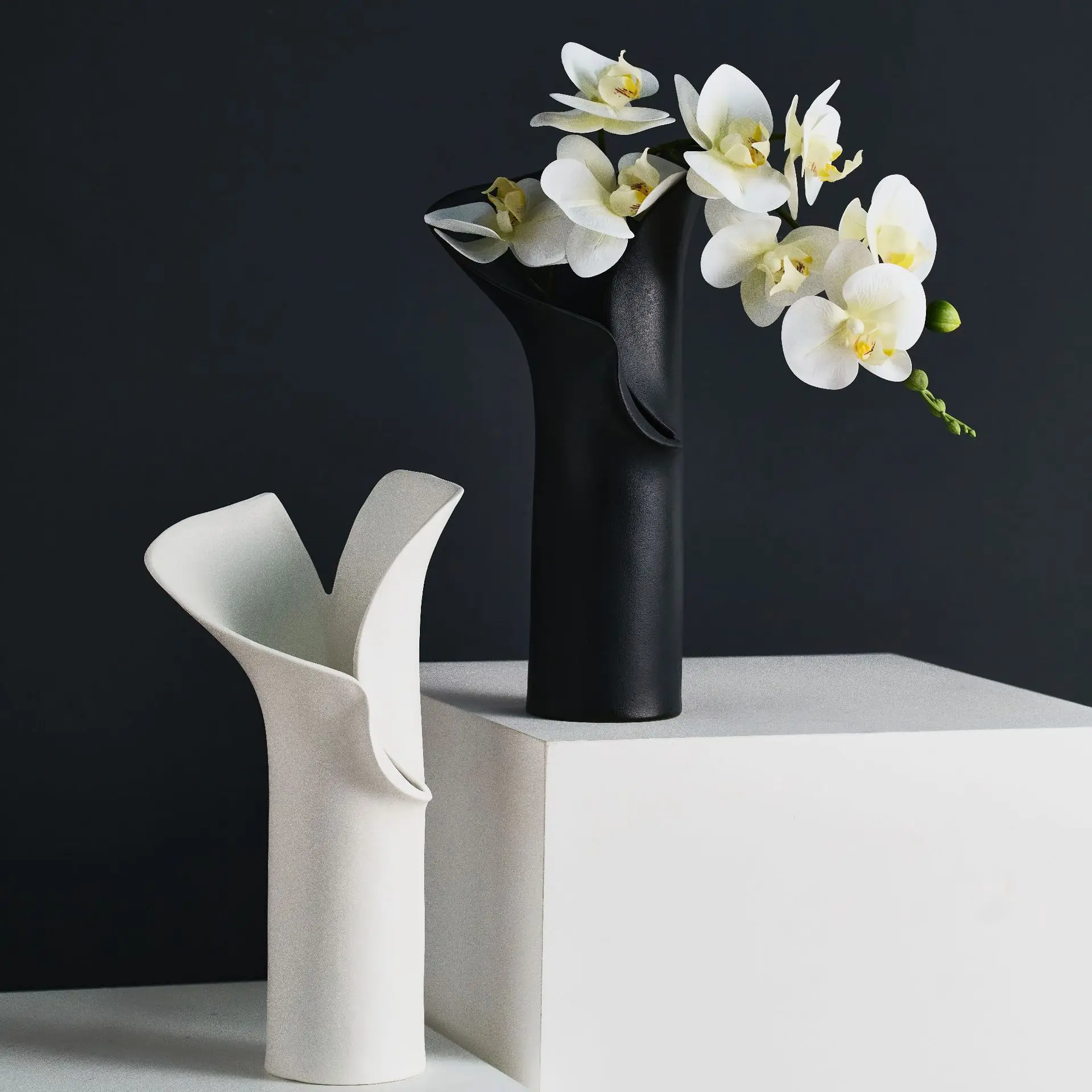 vase en céramique géométrique pour décoration et arrangements floraux - Image 3