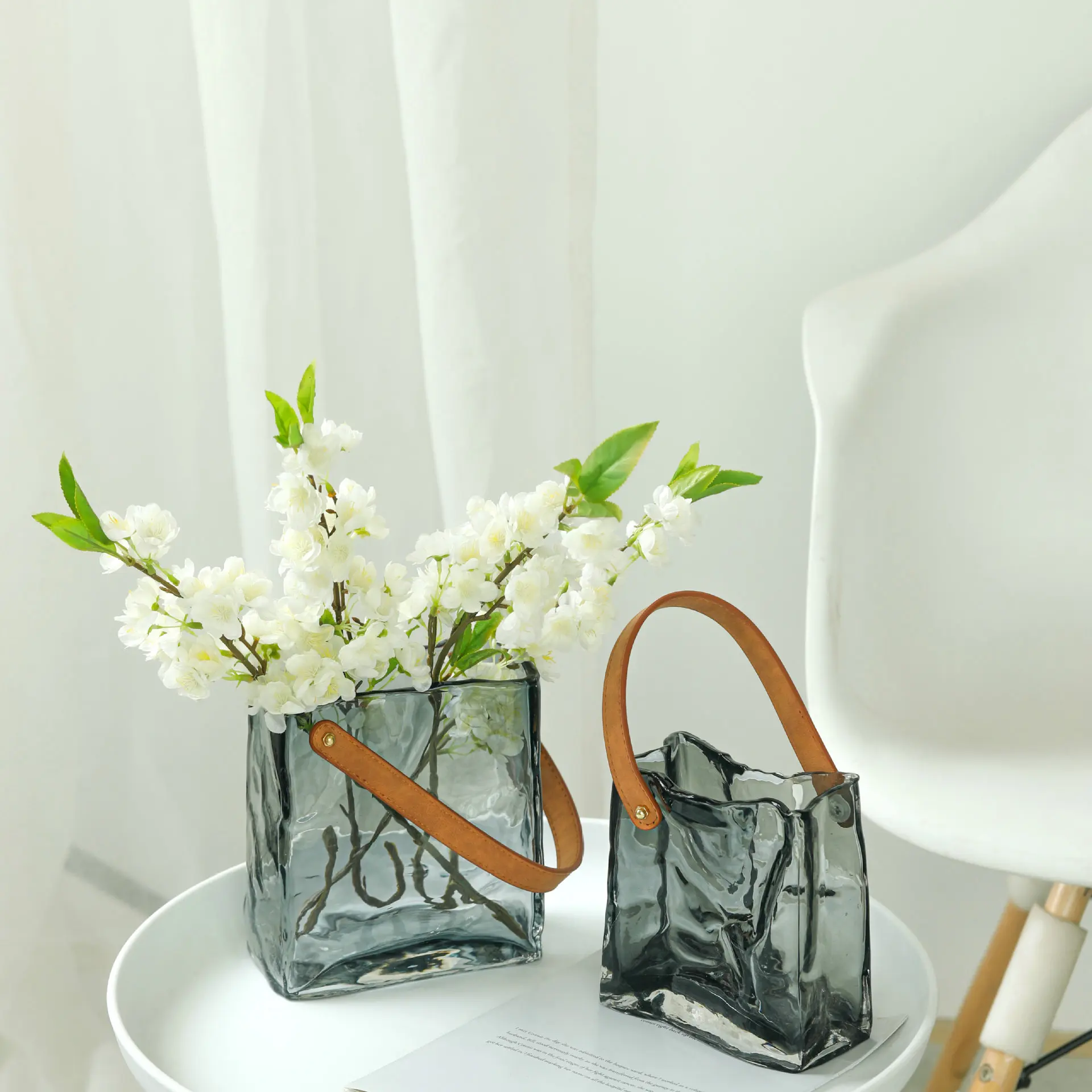 vase en verre transparent texture froissée pour fleurs et terrarium - Image 3